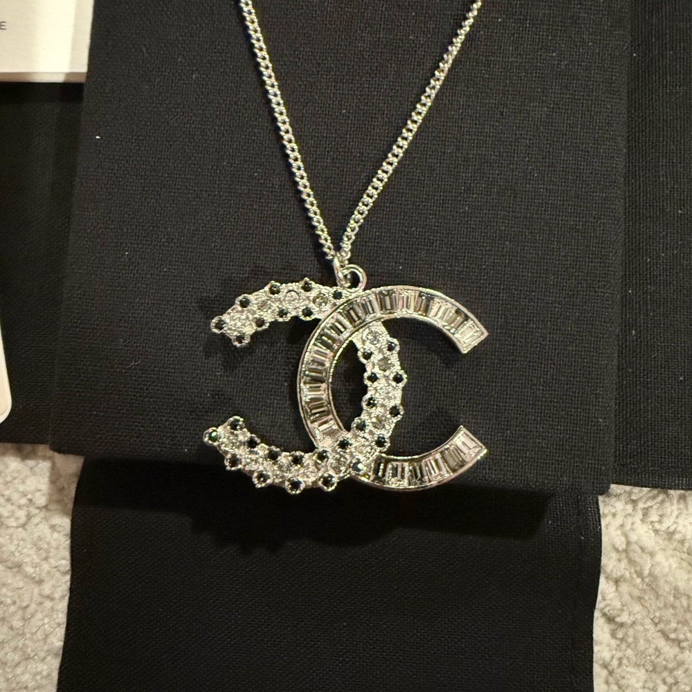 Chanel Baguette Crystal Large CC
Necklace Silver